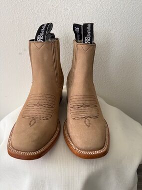 Rockem size 3, color tan